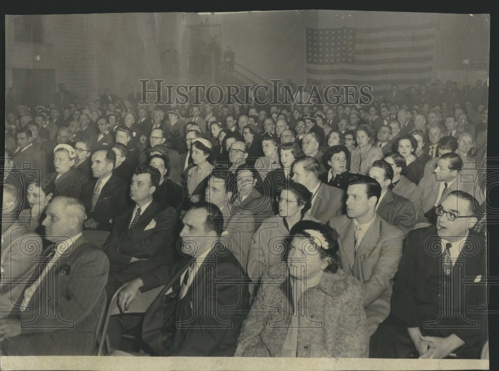 1953 Press Photo Beutel Bank Closing Meeting Henry J