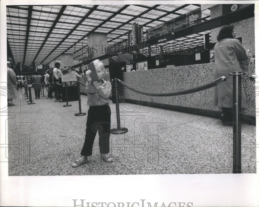 1990 Press Photo Joey checks out the safe deposit boxes