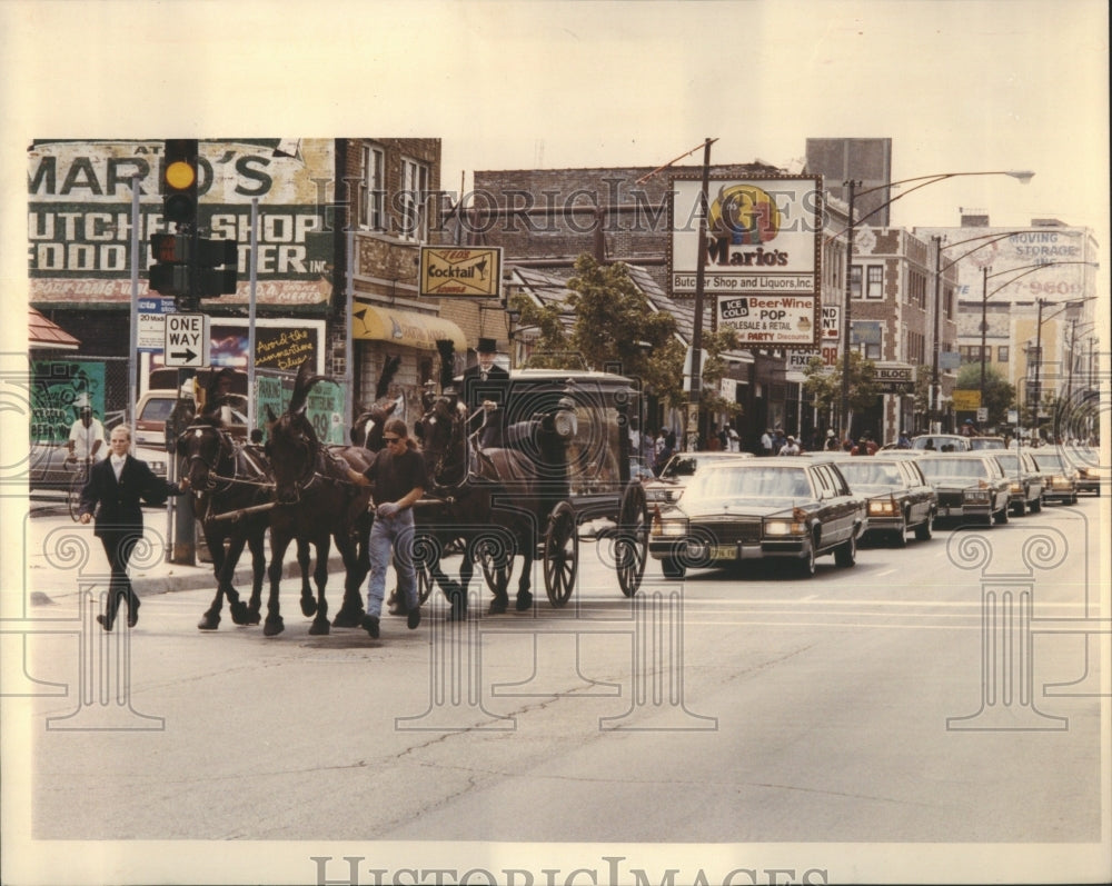 1992 Press Photo Horse drawn Carrying Dealer monore