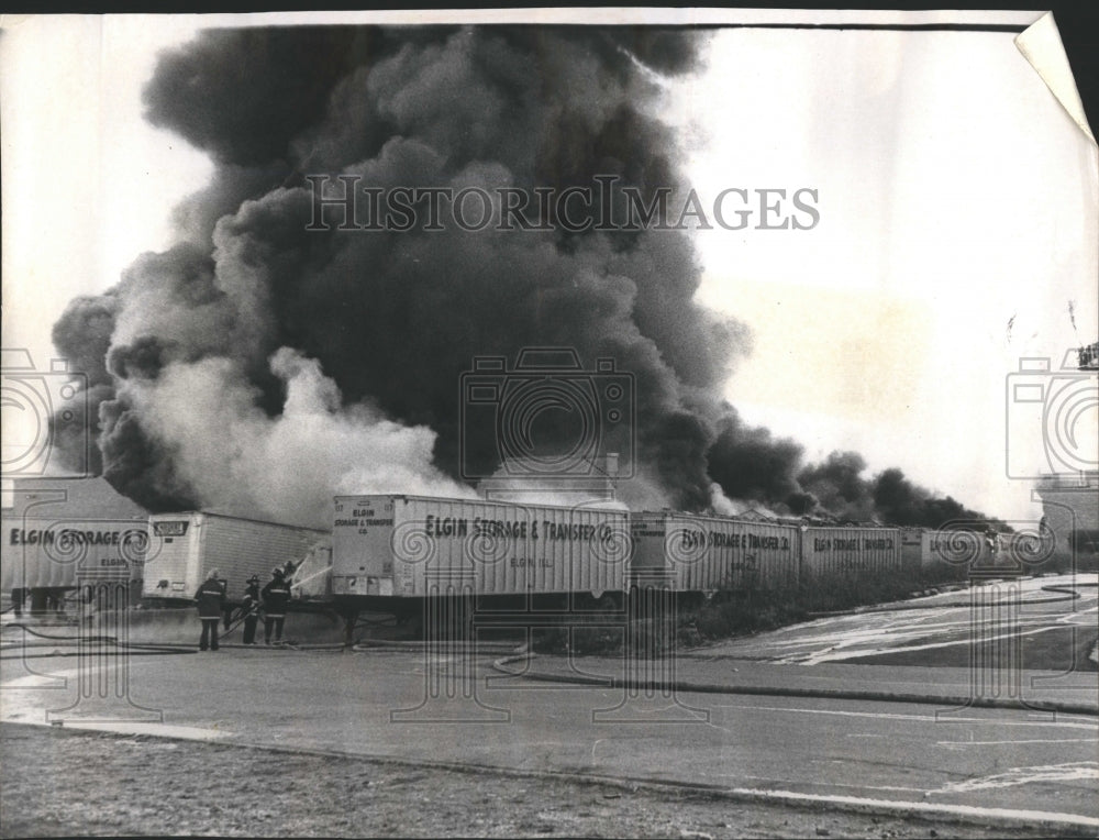 1971 Press Photo Flames Smoke Quality Modeling Company