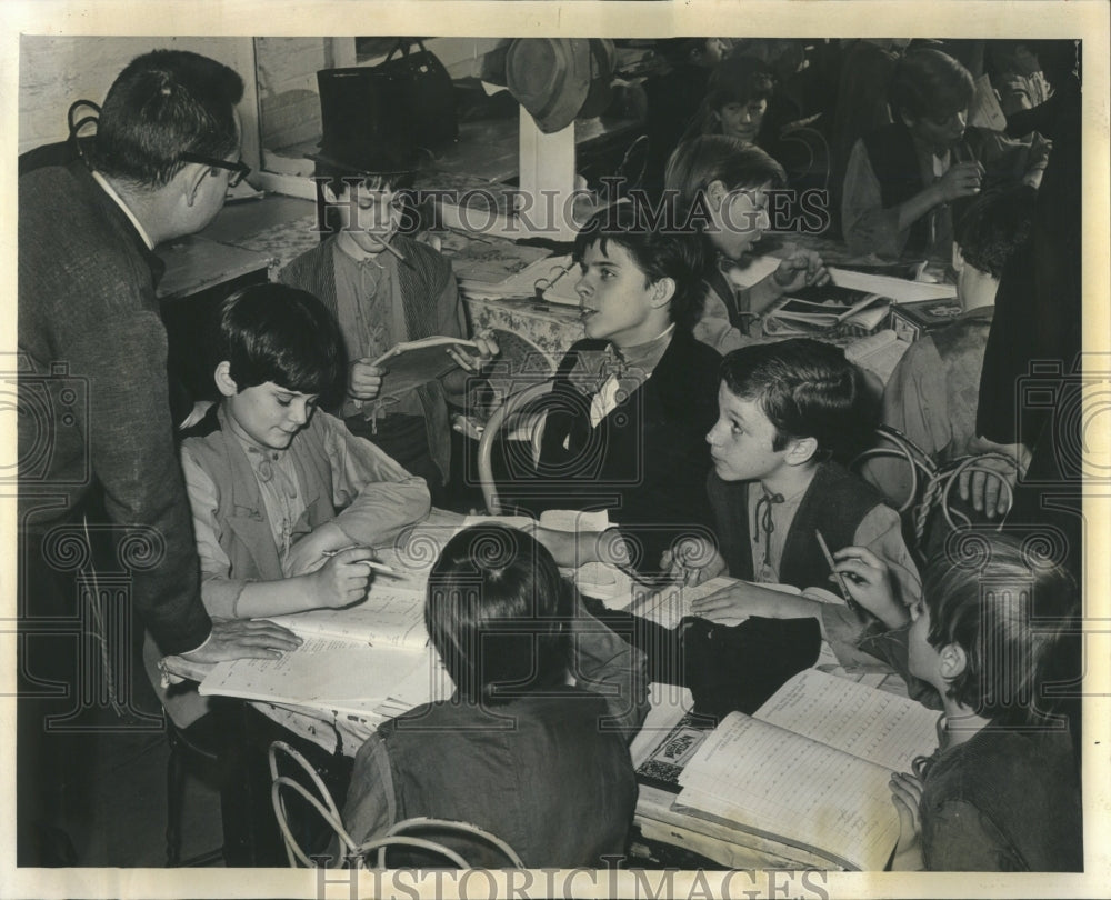 1964 Press Photo Peting check school work