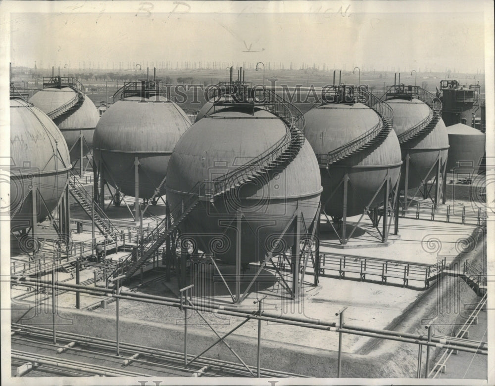 1944 Press Photo Butadiene, vital to synthetic rubber