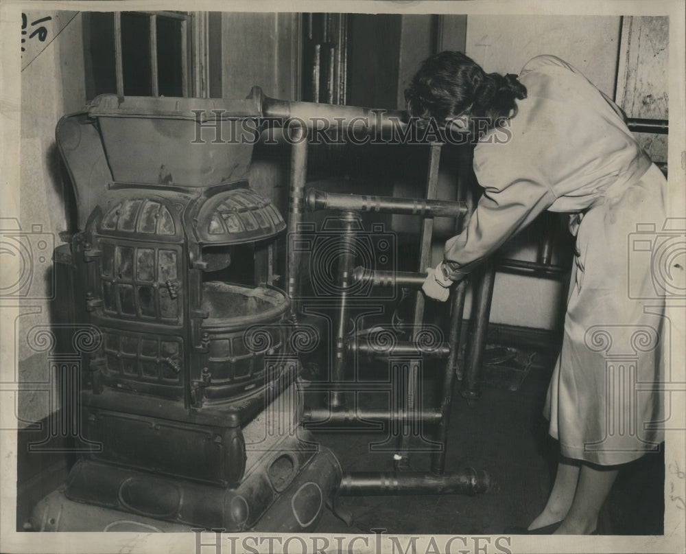 1945 Press Photo The Flat