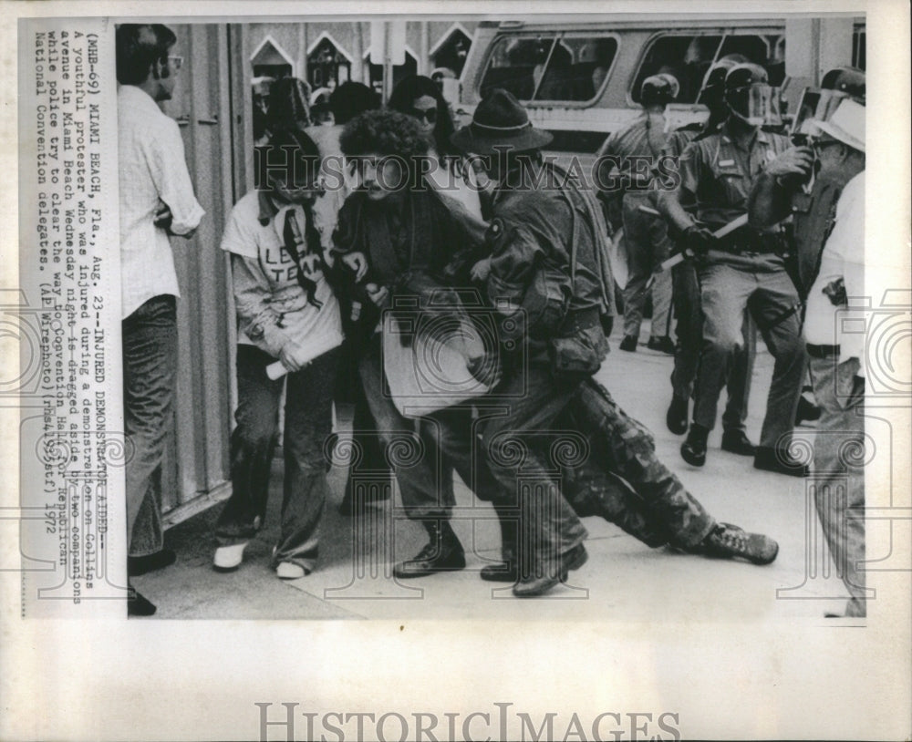 1972 Press Photo Injured demonstrator being treated