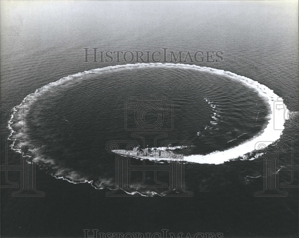 1982 Press Photo Ticonderoga Shows Tight Turning Radius