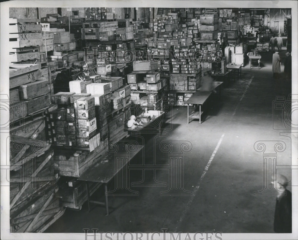 1946 Press Photo U.S. Property Warehouse Surplus Goods