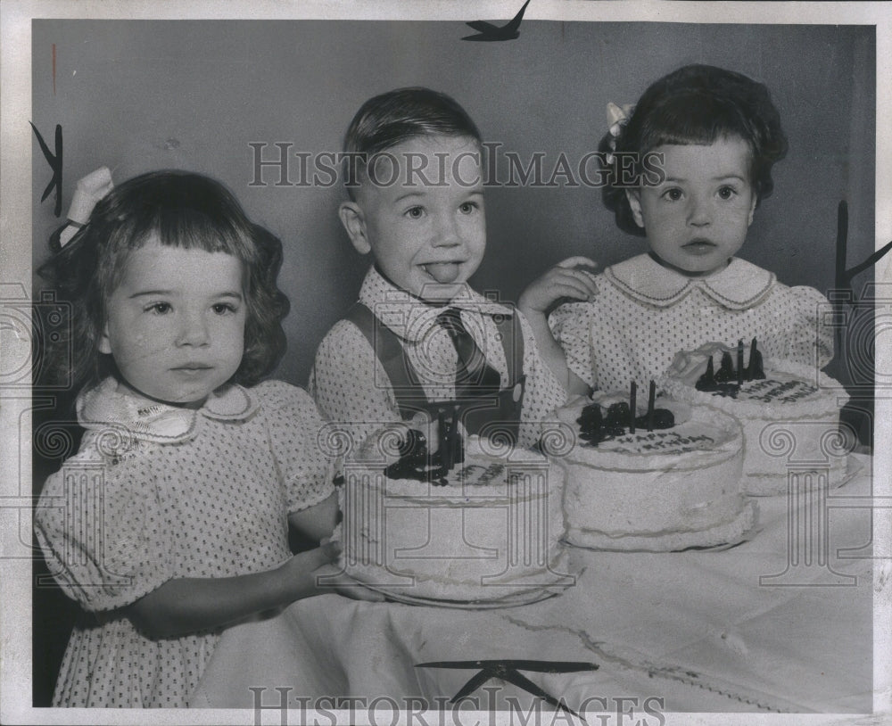 1954 Press Photo Children Joyle Jerry Joanna