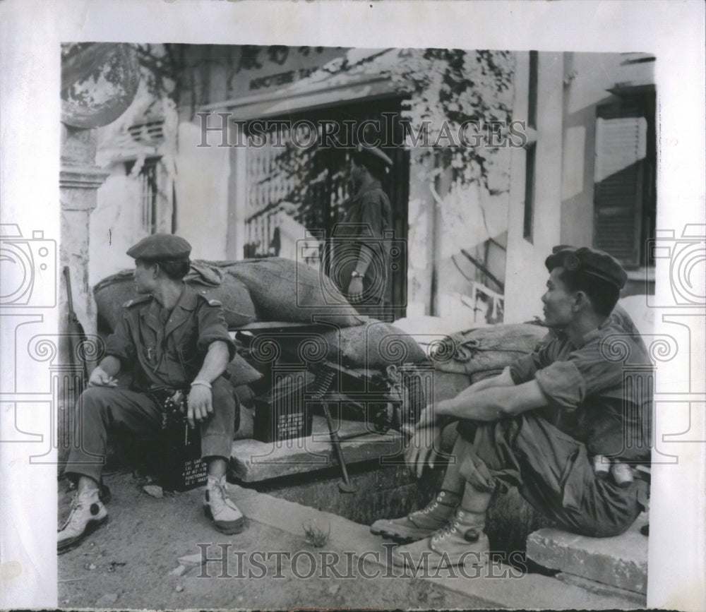 1955 Press Photo Xuyen Society Soldiers Alert Saigon