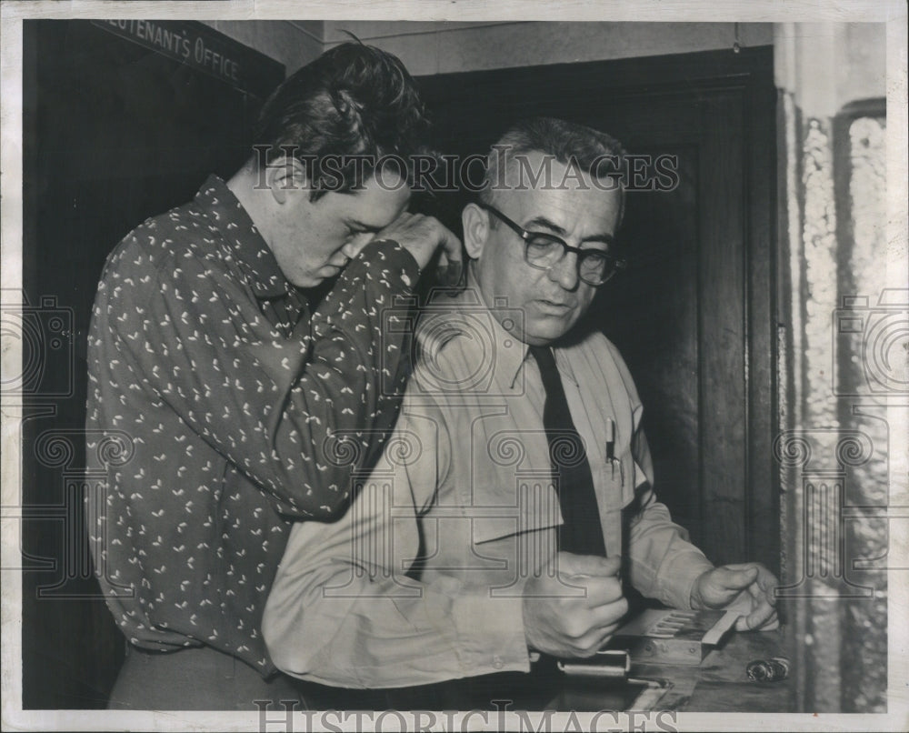 1953 Press Photo Reakoff Getting Fingerprinted Kidnap