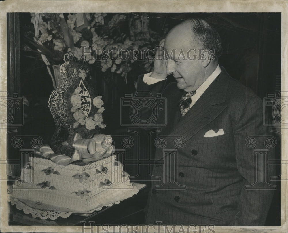 1948 Press Photo Harry Toy Police Commissinarie Cake