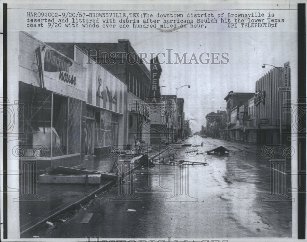 1967 Press Photo Hurricane Beulah lover Texas