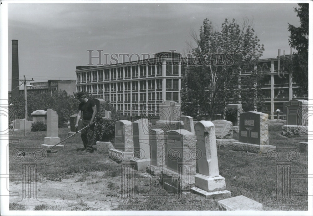 1993 Press Photo Hill Cemetery