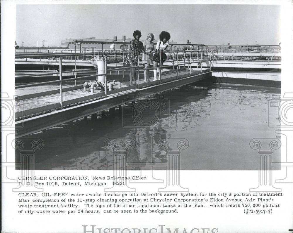 1971 Press Photo Chrysler Corp Water Clear Oil Free