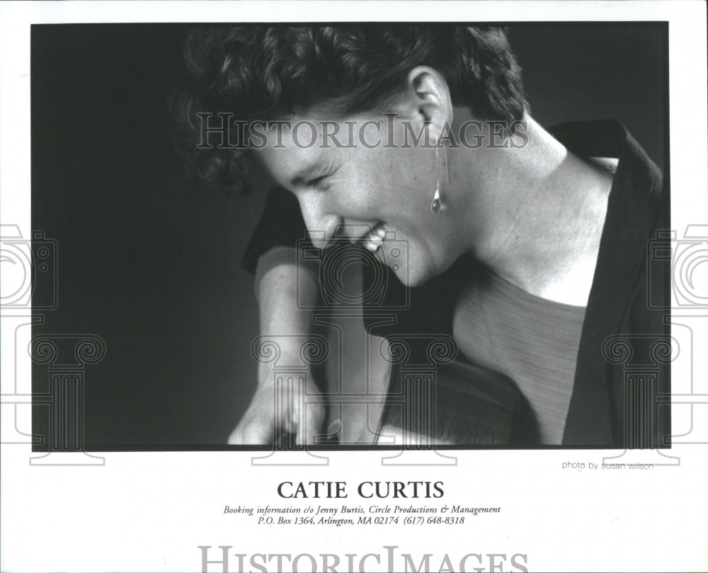 1994 Press Photo Catie Curtis with Guitar