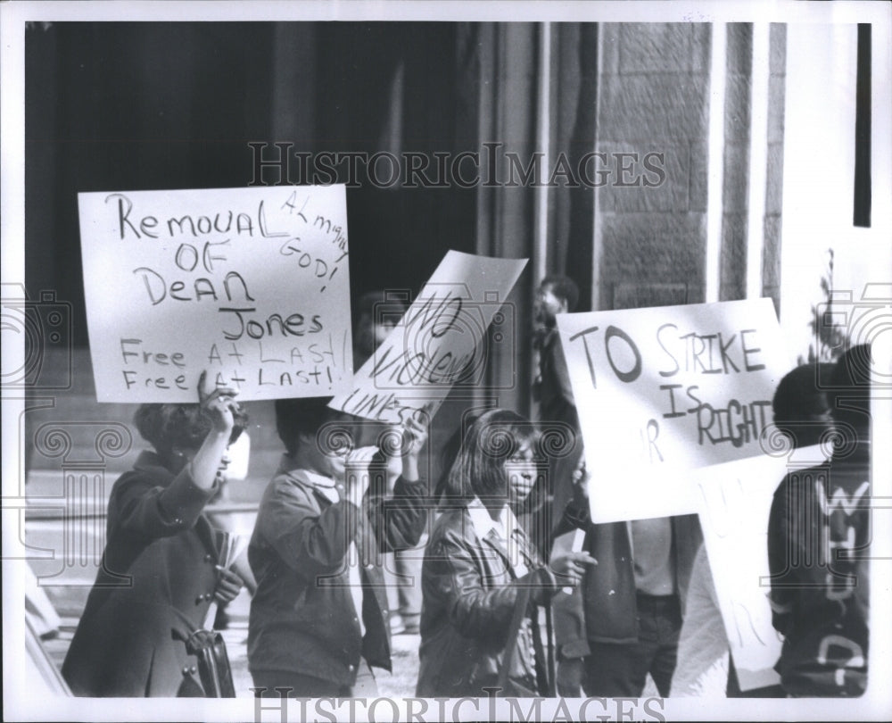 1989 Press Photo students on strike