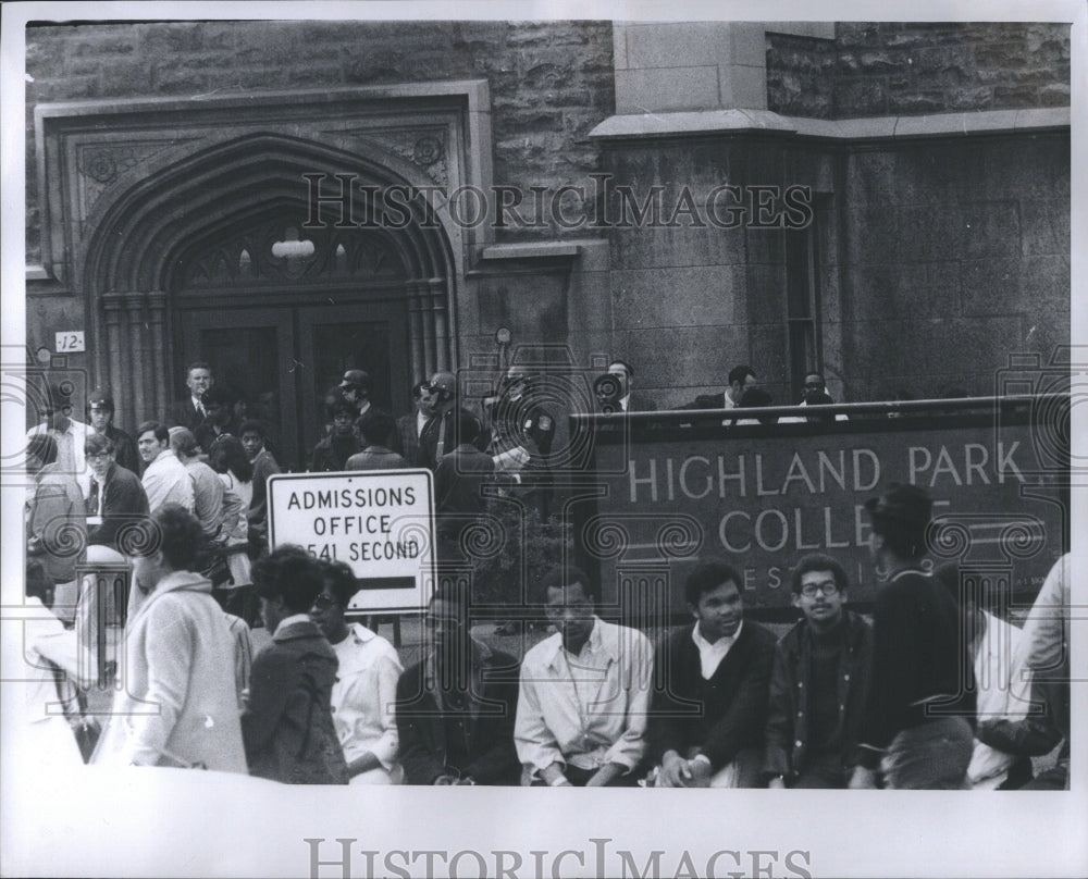 1969 Press Photo Highland Park College Michigan