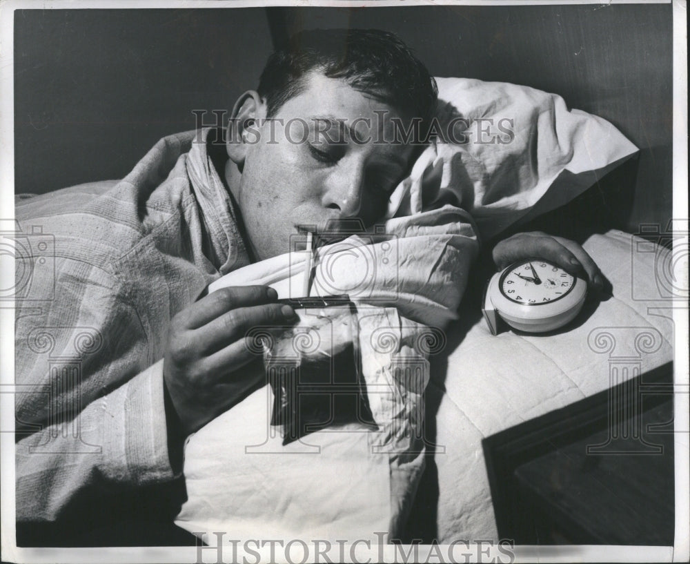 1952 Press Photo Coffee In A Bag