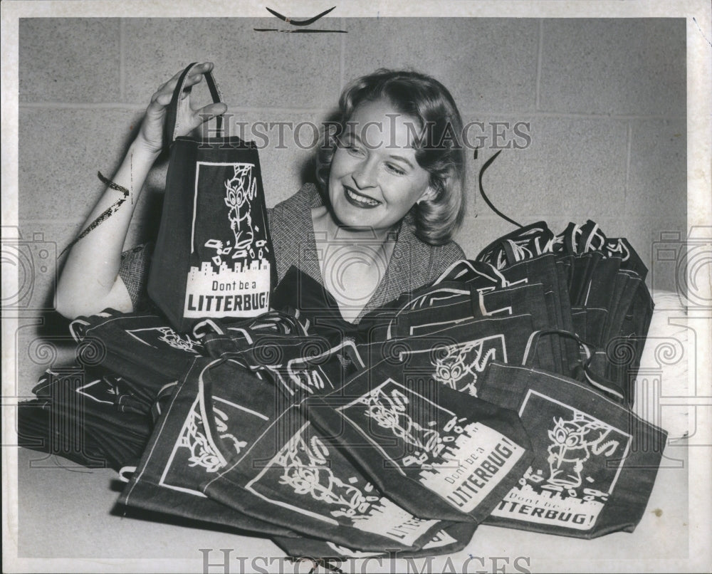 1959 Press Photo CleanUp Litter Bugs