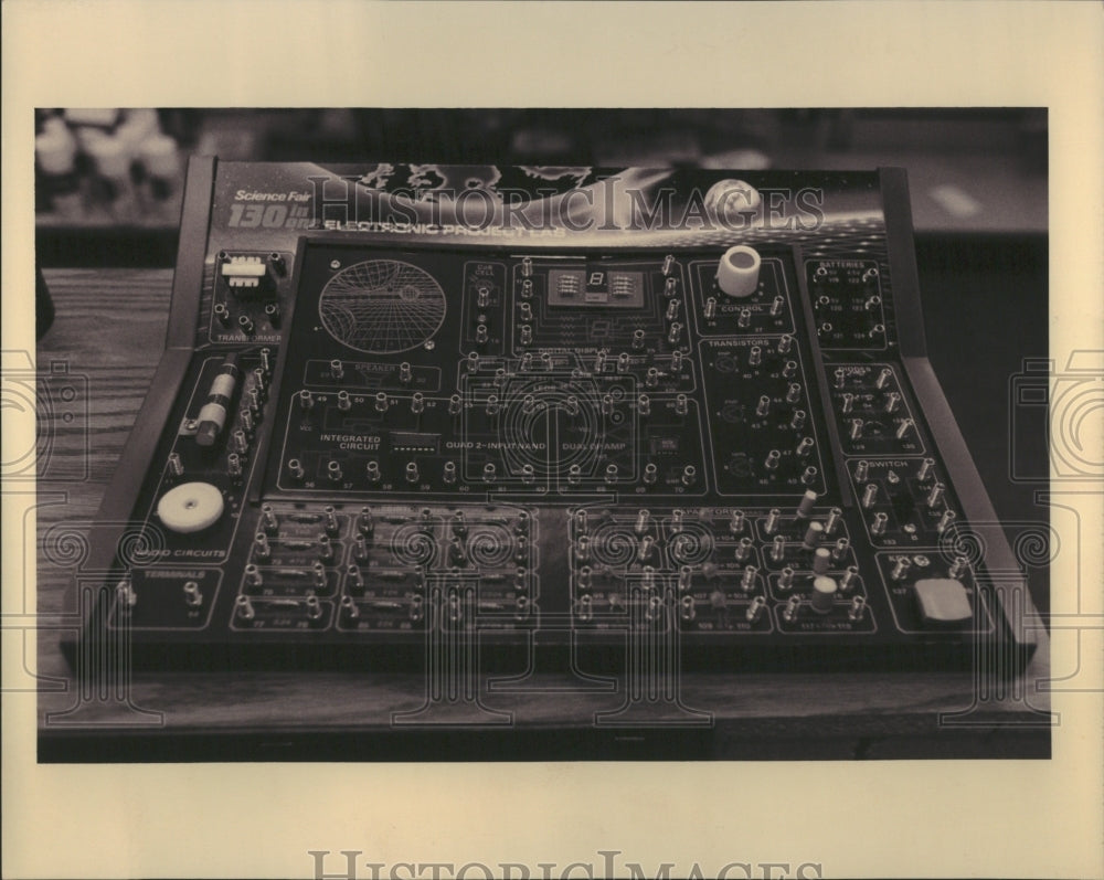 1993 Press Photo Electronic Project Lab and Fun Calcula