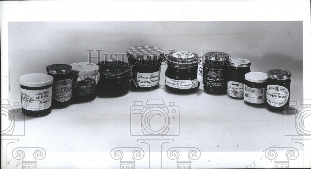 1982 Press Photo Food Strawberry Jars Sunday Test