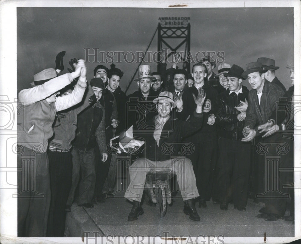 1940 Press Photo CIO members pay off election bet