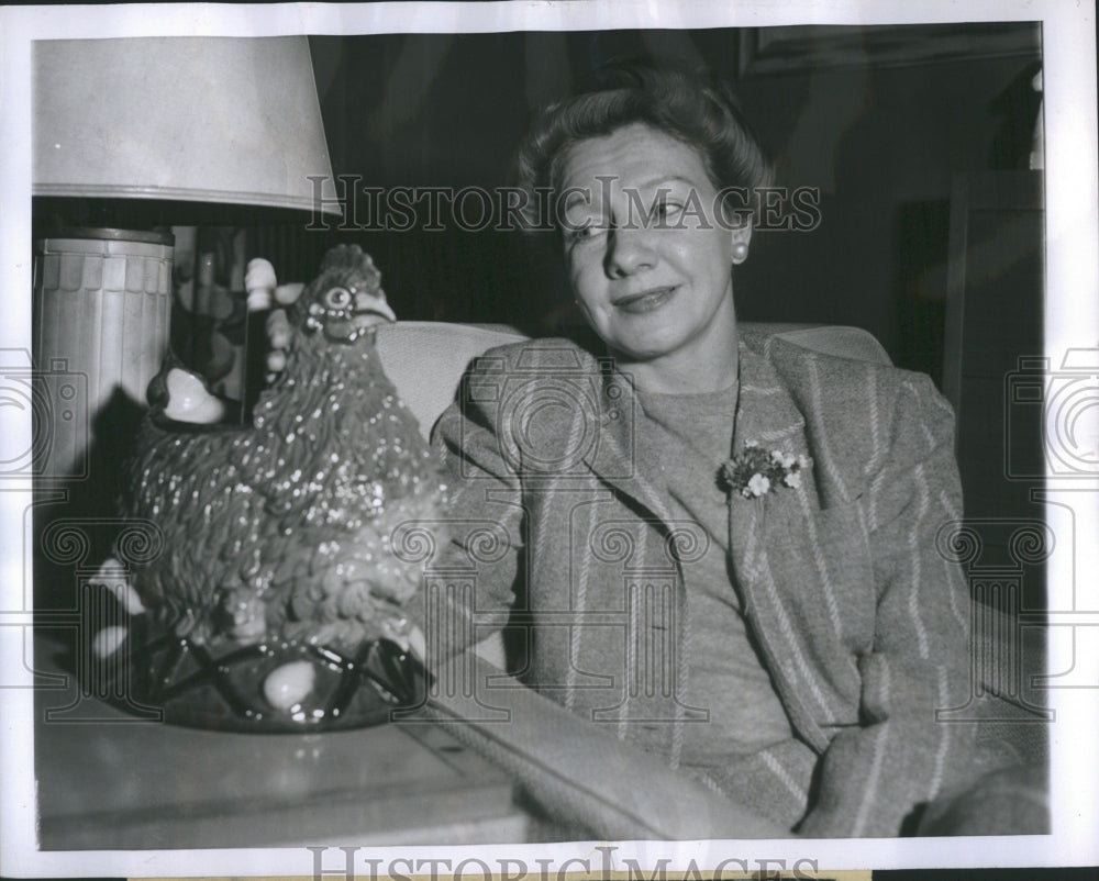 1944 Press Photo Mary Philips Chicken Every Sunday