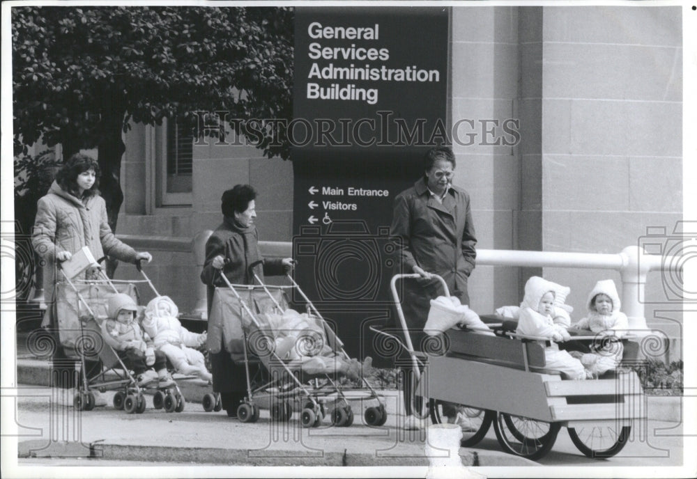 1989 Press Photo Children Day Care workers Stroller