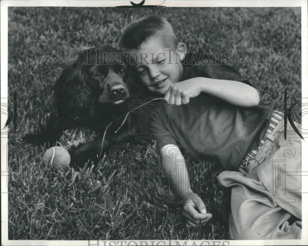 1958 Press Photo Child Dog Ground Mrs Louis J Schuldt