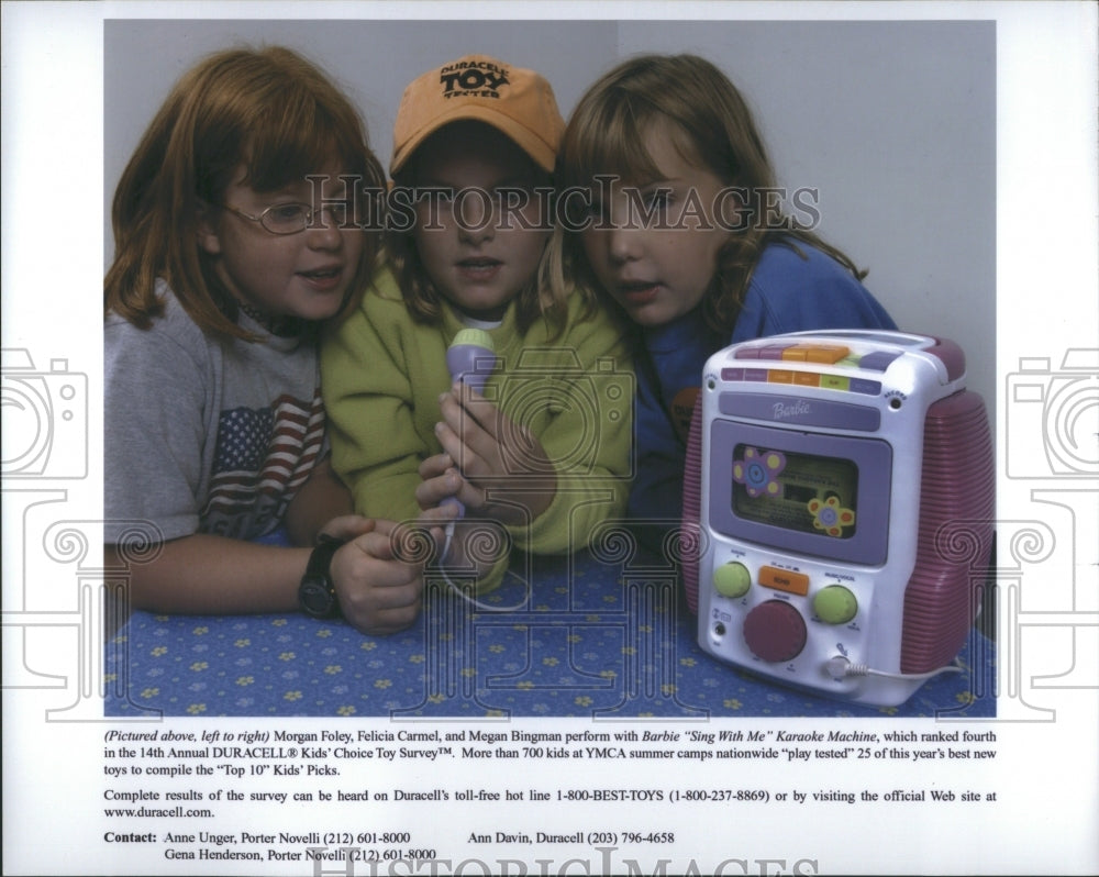 2001 Press Photo DURACELL:kids performs Barbie