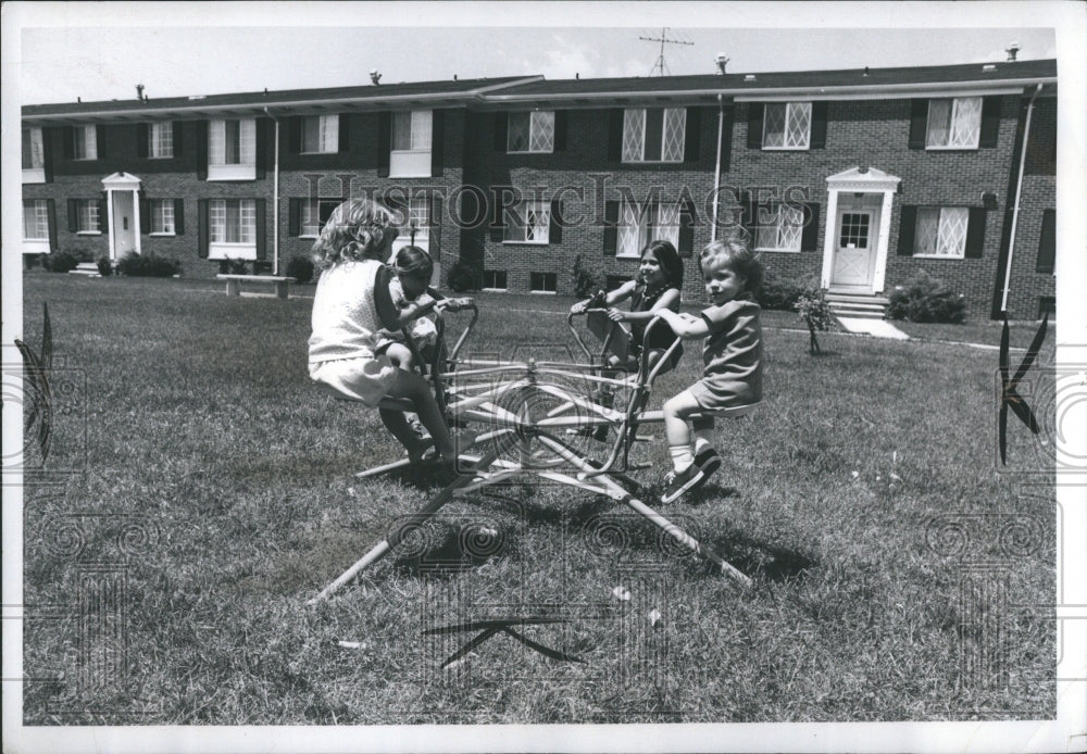 1973 Press Photo Paula Vann Kim Barkar Danelle Neher