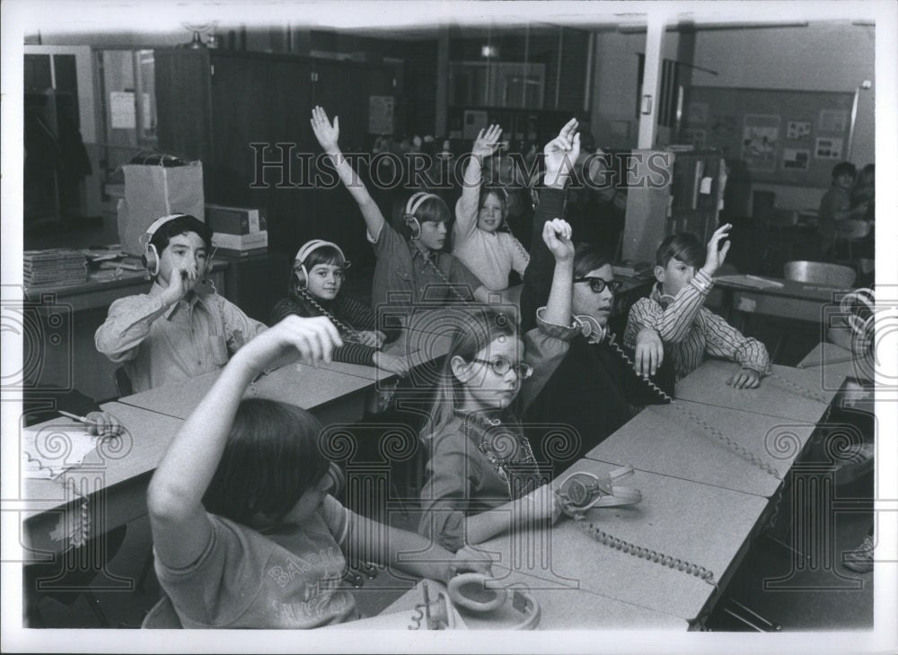 1972 Press Photo Doem M C Phumm Brook School 6th Grade