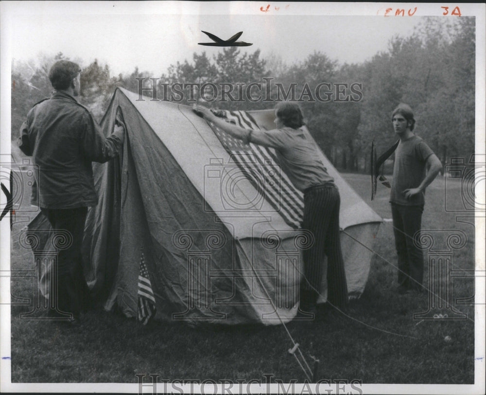 1970 Press Photo EMC Camp Out College Student Prepared