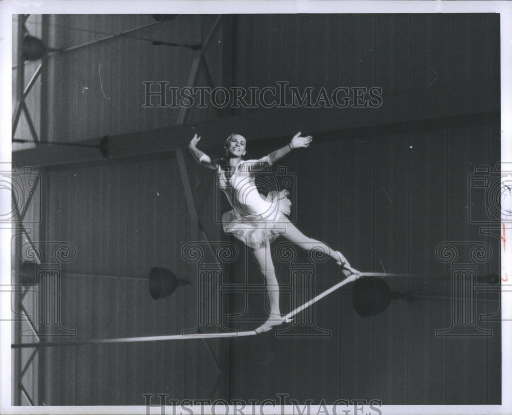 1959 Press Photo Joann Kellogg on Spanish Web