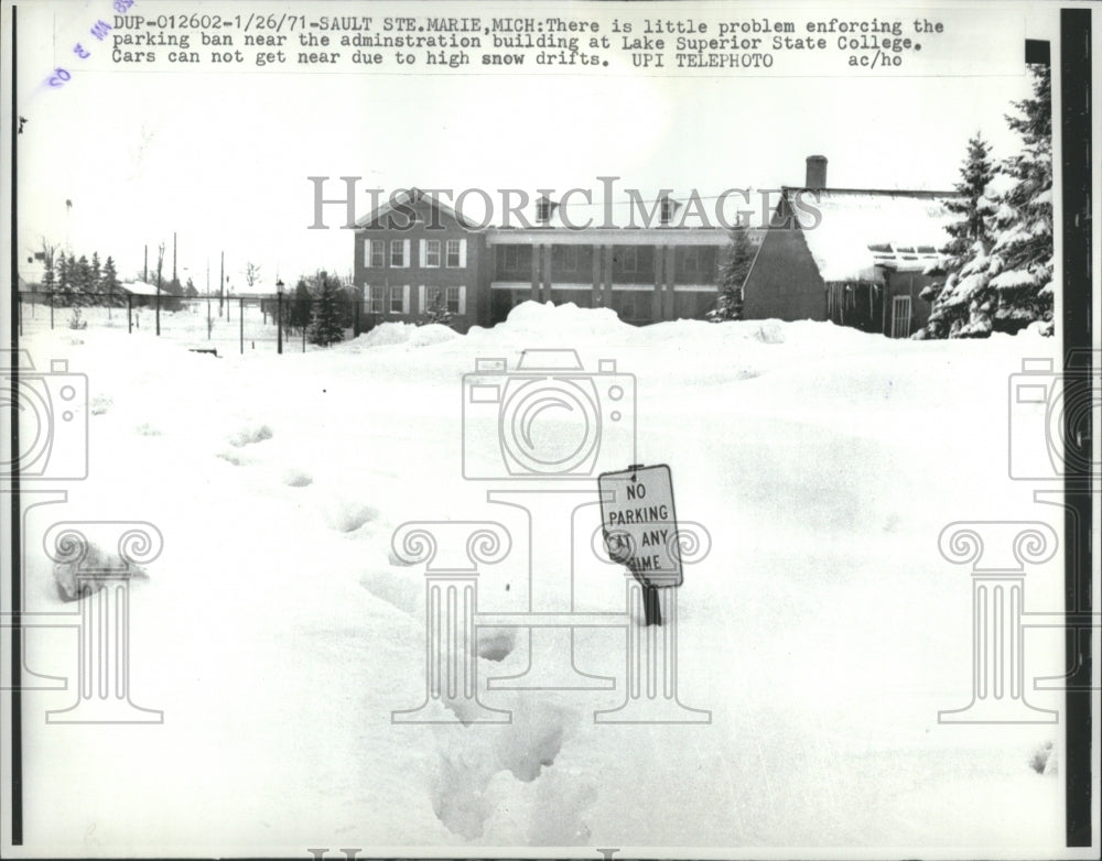 1971 Press Photo Administration Building Lake Superior