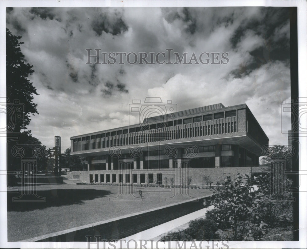 1970 Press Photo General Motors Institute Flint Buildin