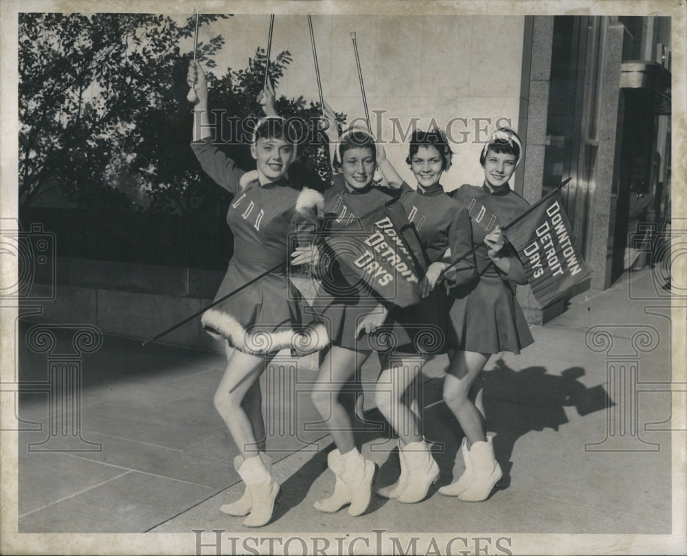 1958 Press Photo Miss Downtour Bobbie Days Sopping