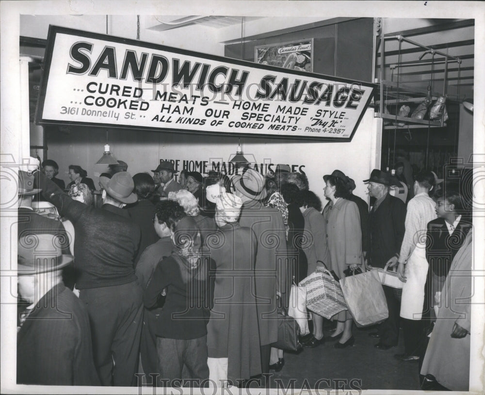 1949 Press Photo Shopping Food Shops Sold Sandwich Sasu