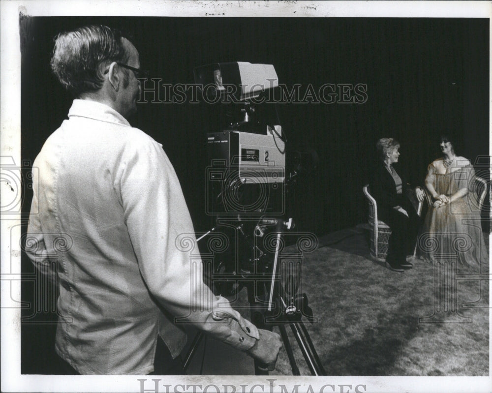 1984 Press Photo June Carason Writer Photographer