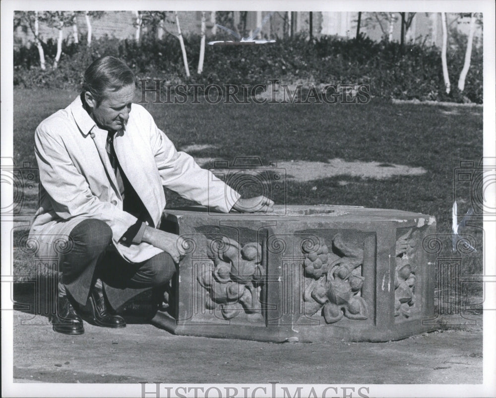 1971 Press Photo Oakland University Stone Carving