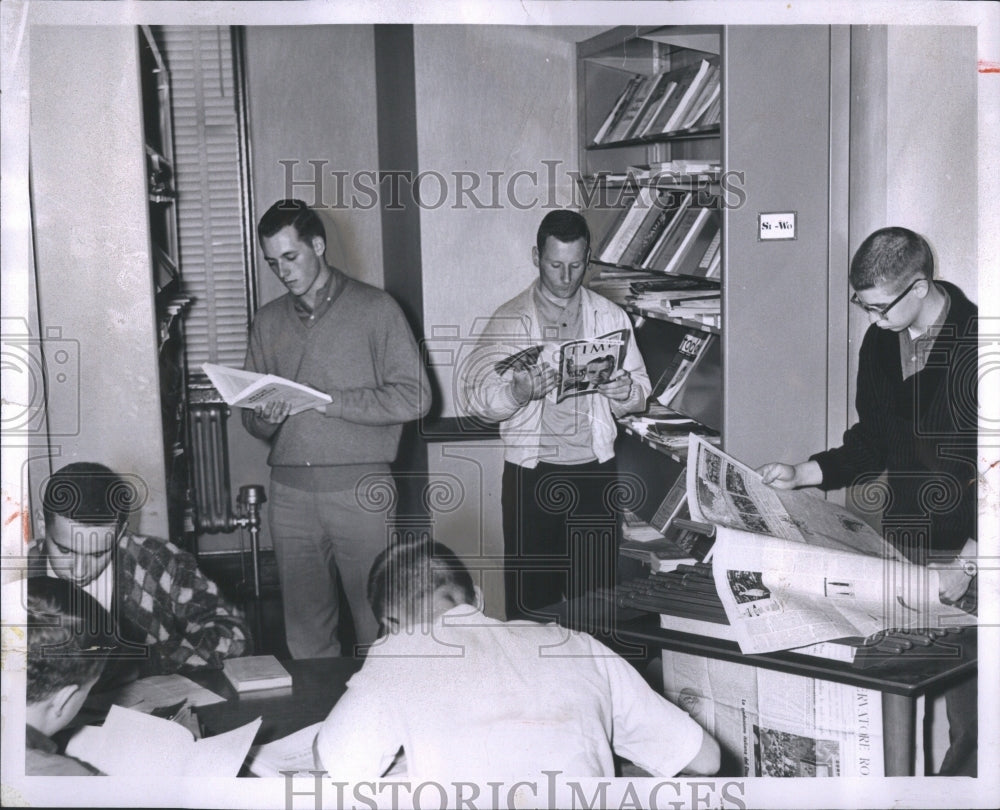 1962 Press Photo Students Books Library Newspapers