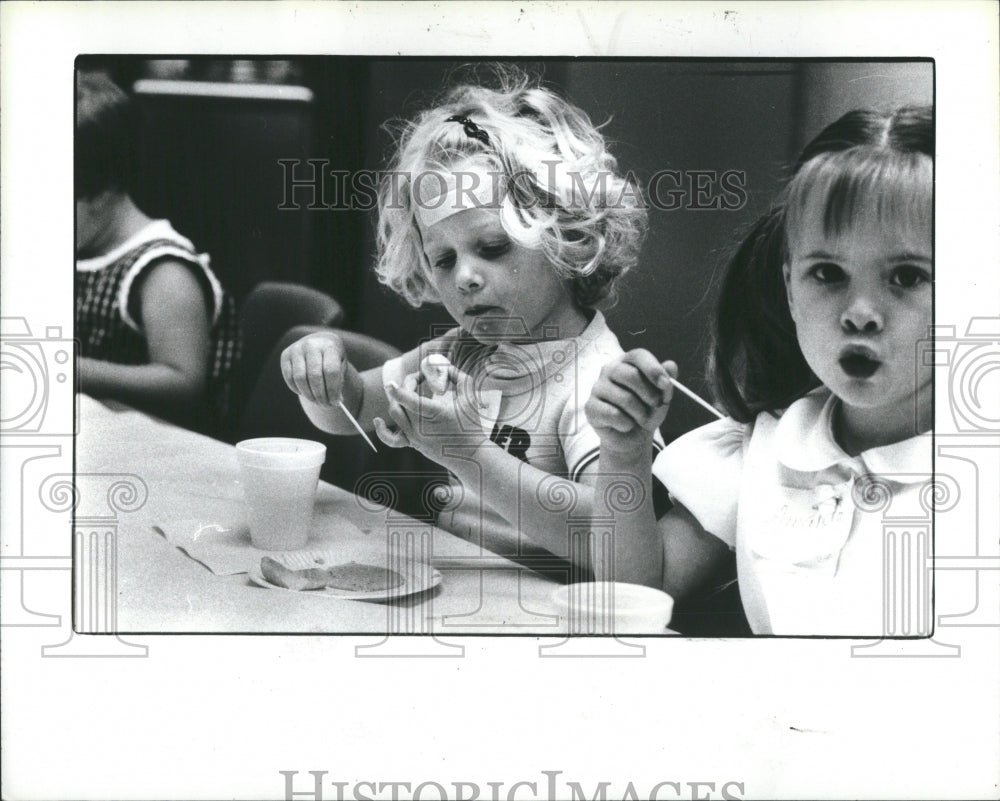 1980 Press Photo Children Jerry Grannota Banana Food