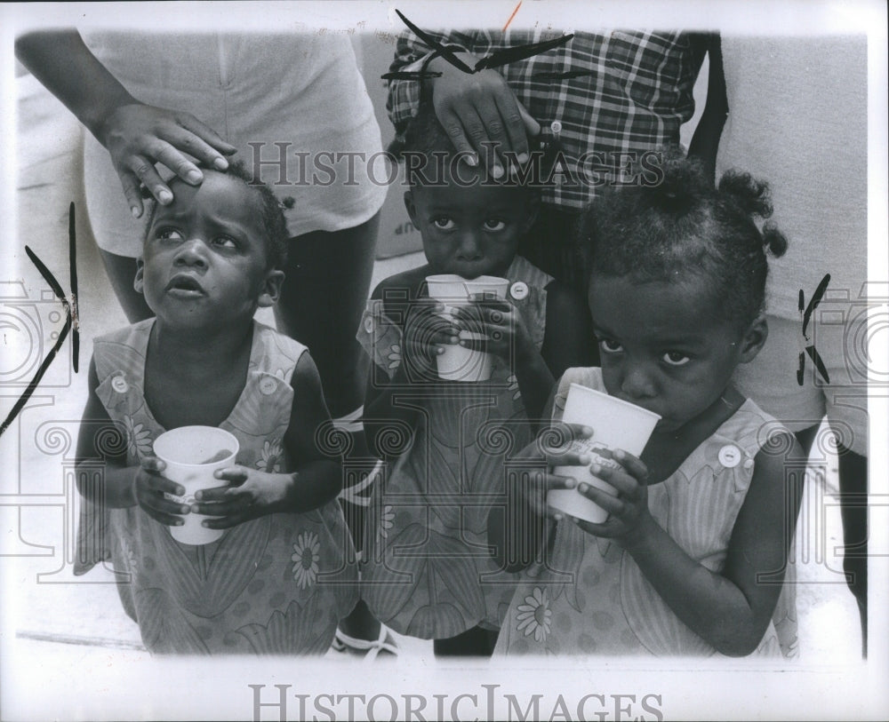 1971 Press Photo Children outdoors