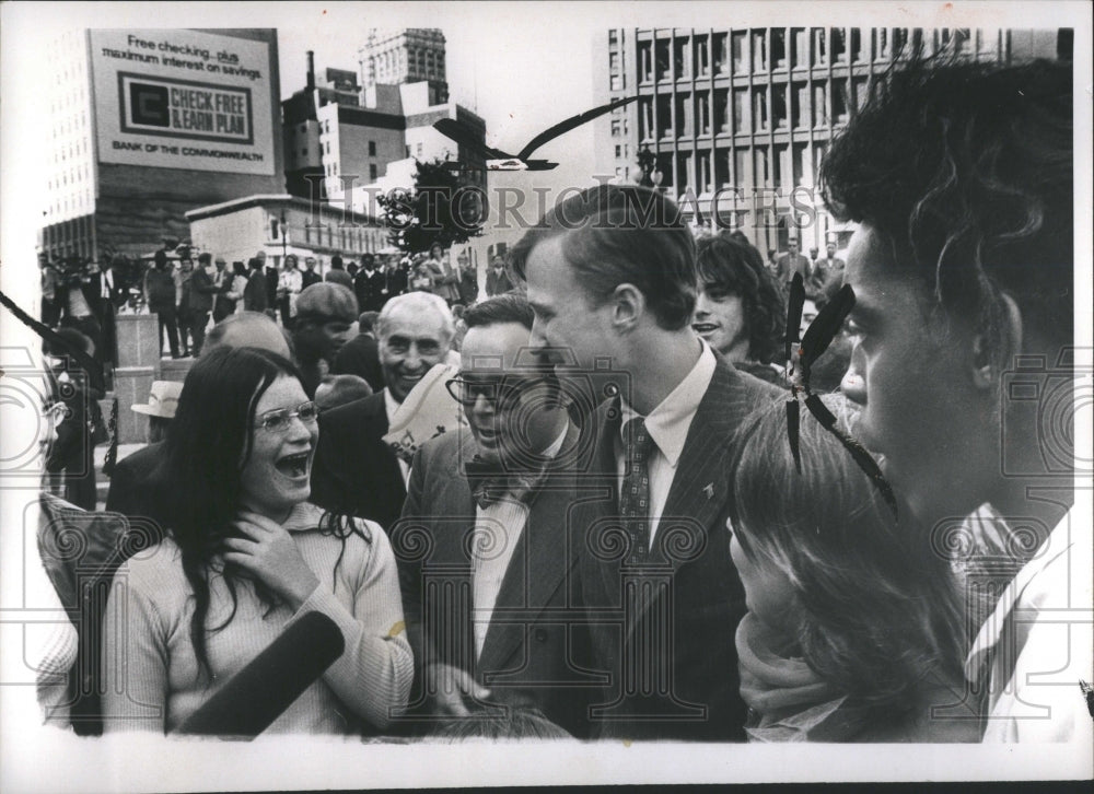 1972 Press Photo People EdCox Kennedy Road