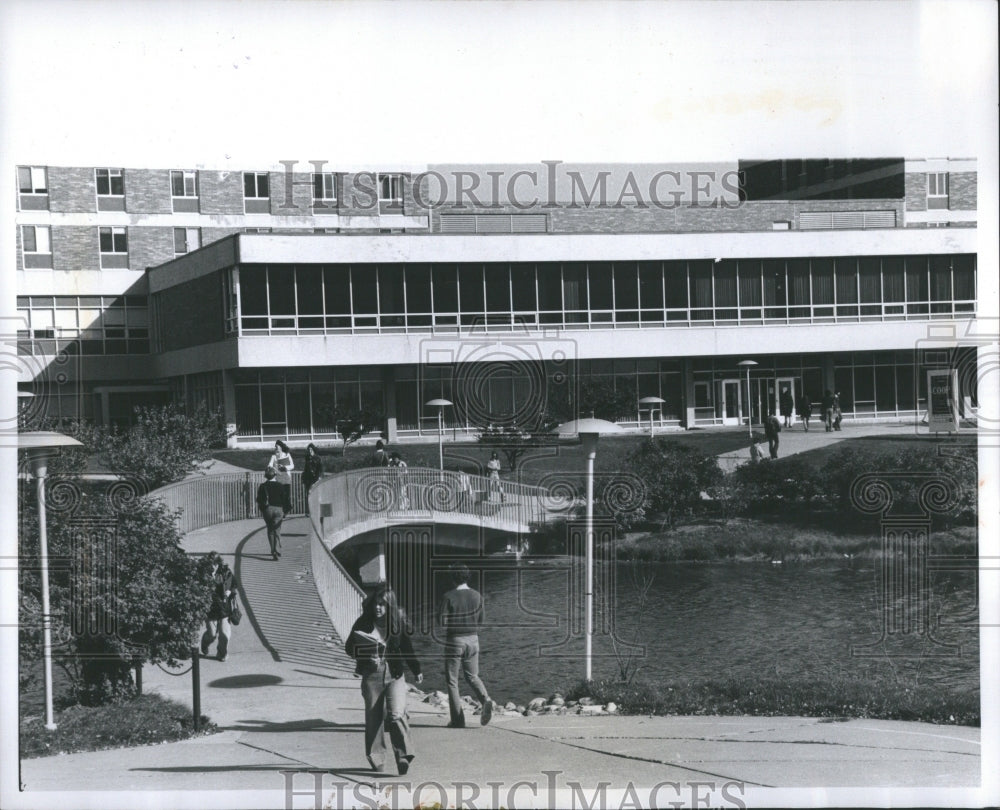 1976 Press Photo Oakland University Vandenberg Hall