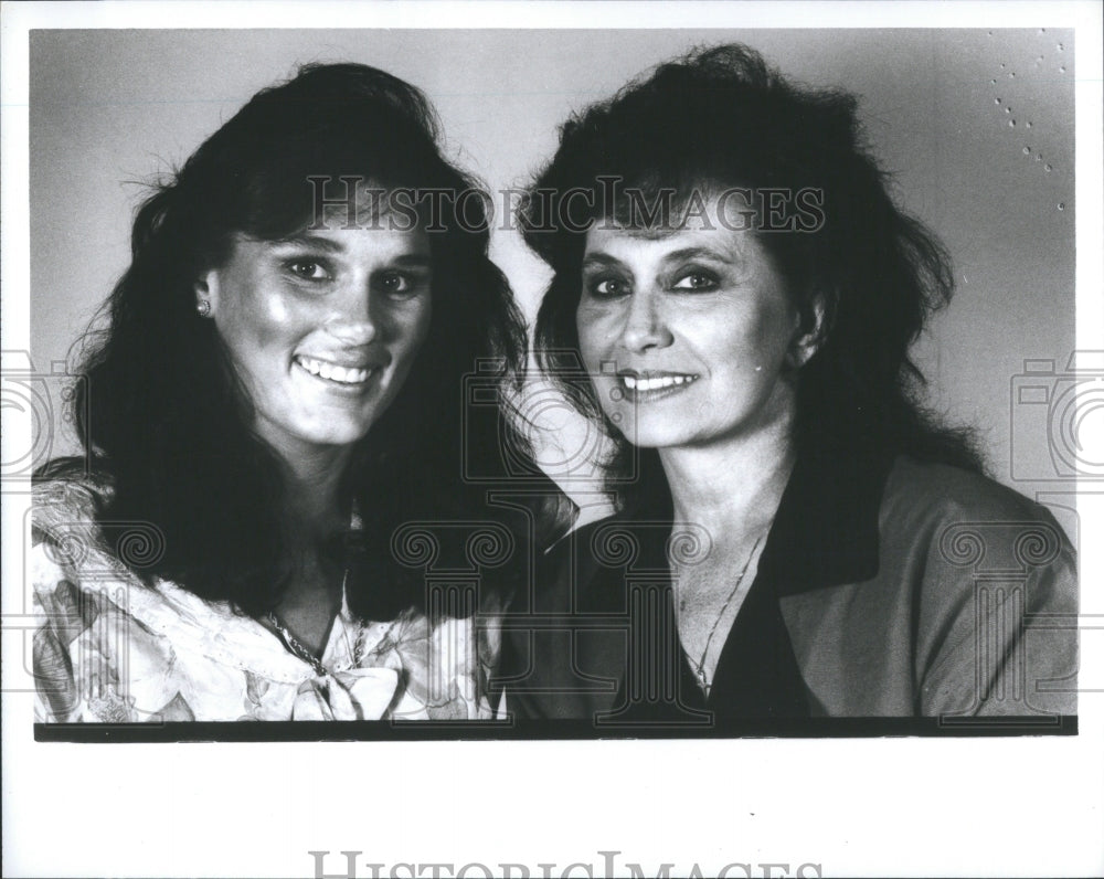 1987 Press Photo Lucy De Barbin Desiree Preslet Elvin