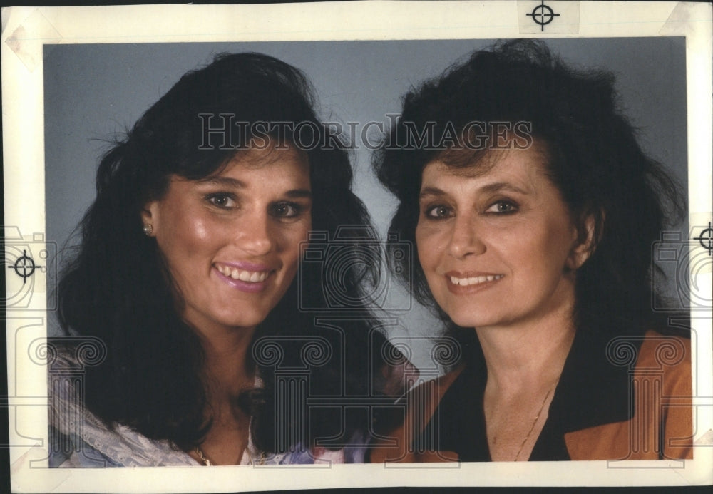 1987 Press Photo Desiree De Barbin Lucy De Barbin Autho