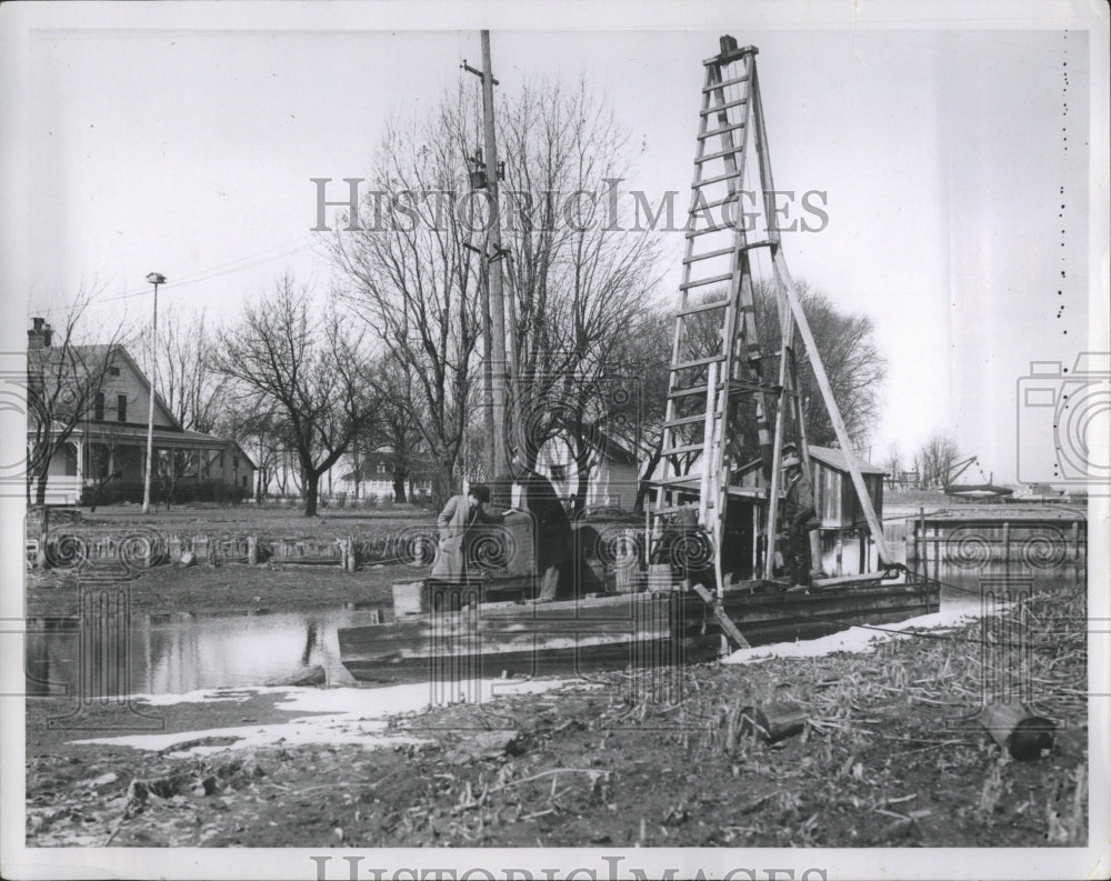 1935 Press Photo Lakes Cnals Low Watu Lavel Boat Mt Cle