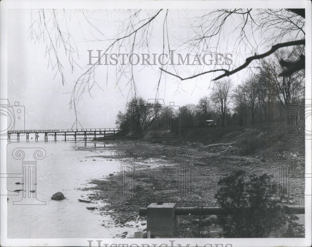 1935 Press Photo Fakes Saint Class Water Level