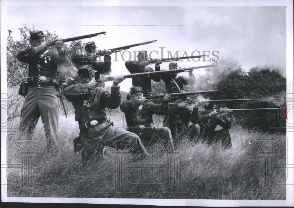 1957 Press Photo Shooting