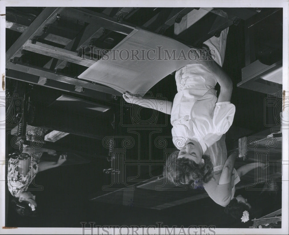 1946 Betty O&#39; Brien Make Up Operation Press Photo